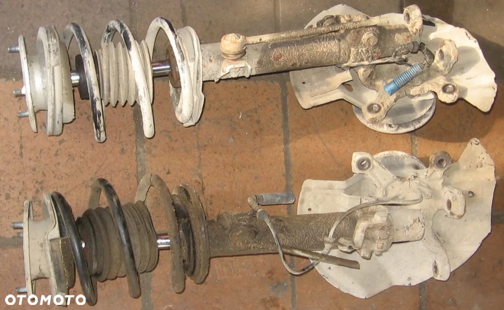 zwrotnica sprężyna przód BMW E46 3.0D 3.0 - 1