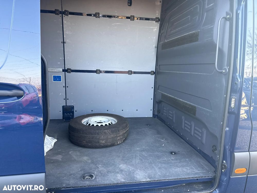 Mercedes-Benz Sprinter - 14