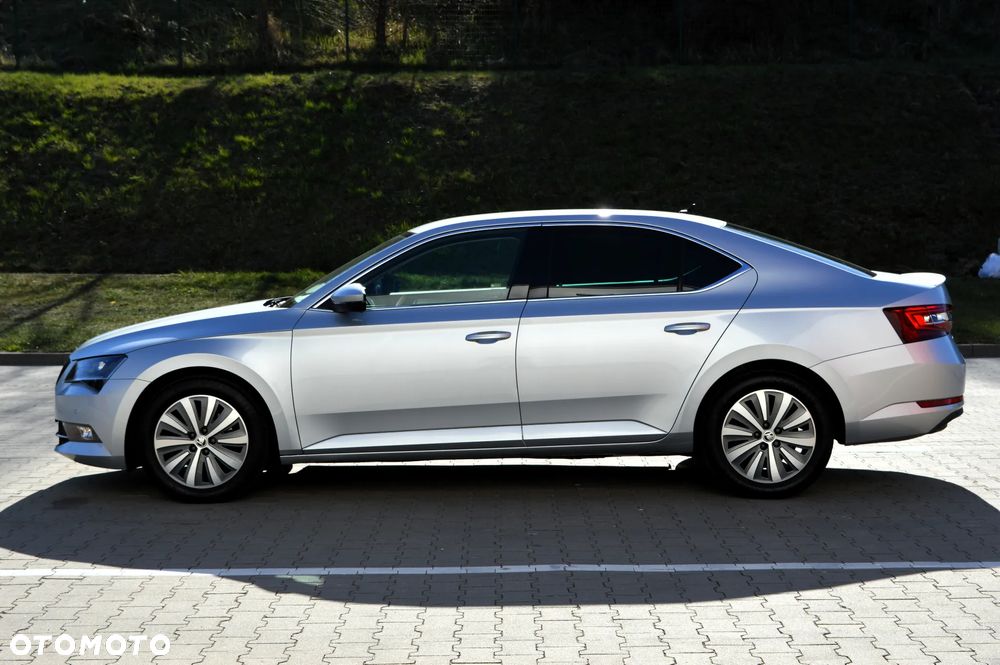Skoda Superb 1.6 TDI GreenLine - 25