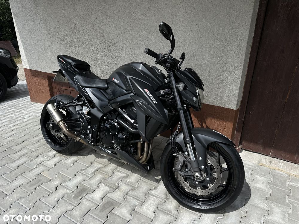 Suzuki GSX - 18