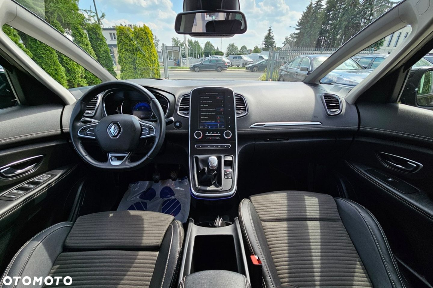 Renault Grand Scenic - 26
