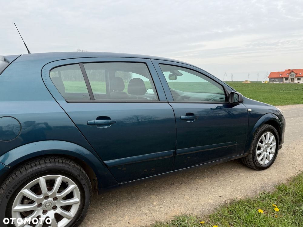 Opel Astra 1.9 CDTI Cosmo - 9