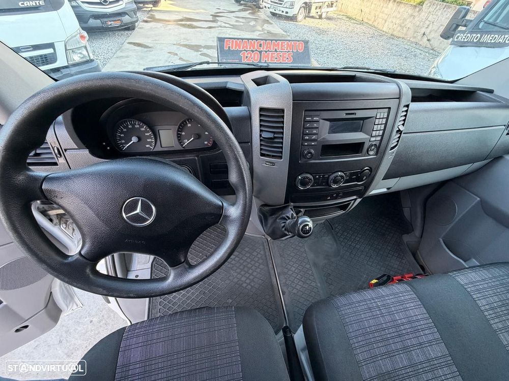 Mercedes-Benz Sprinter 313 c/ Plataforma - 17