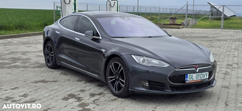 Tesla Model S - 2