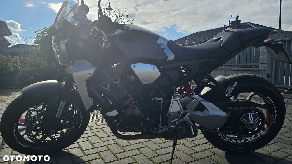 Honda CB - 12