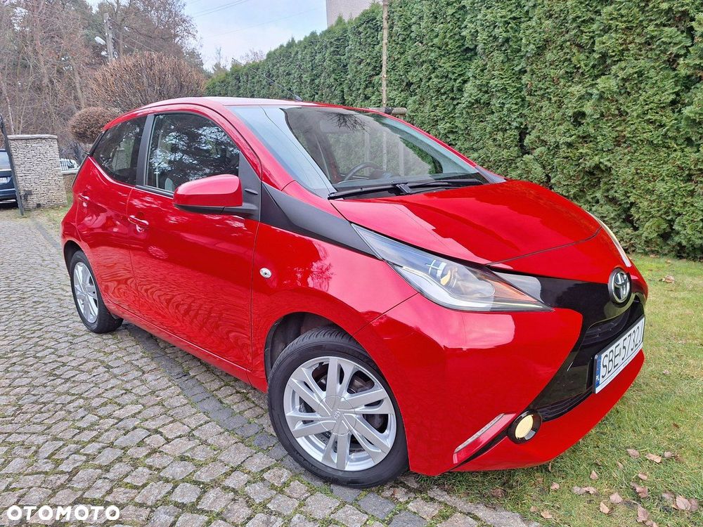 Toyota Aygo x-play touch - 1