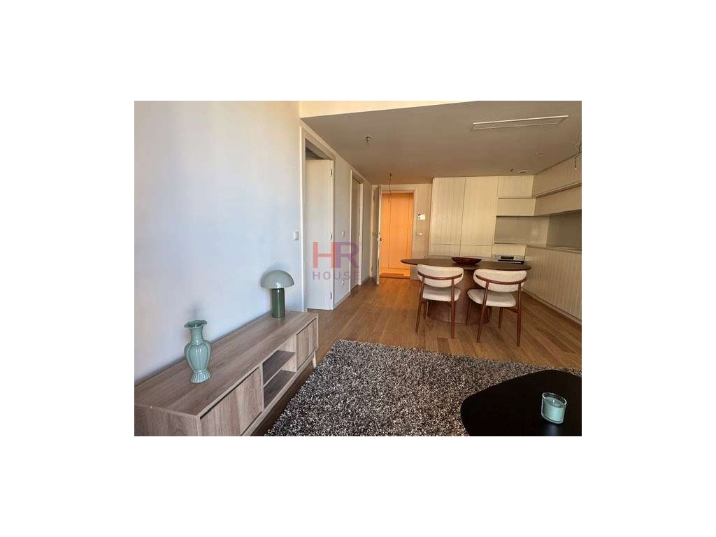 Arrenda-se T1mobilado apartamento novo com lugar de garagem privati... - Grande imagem: 4/16