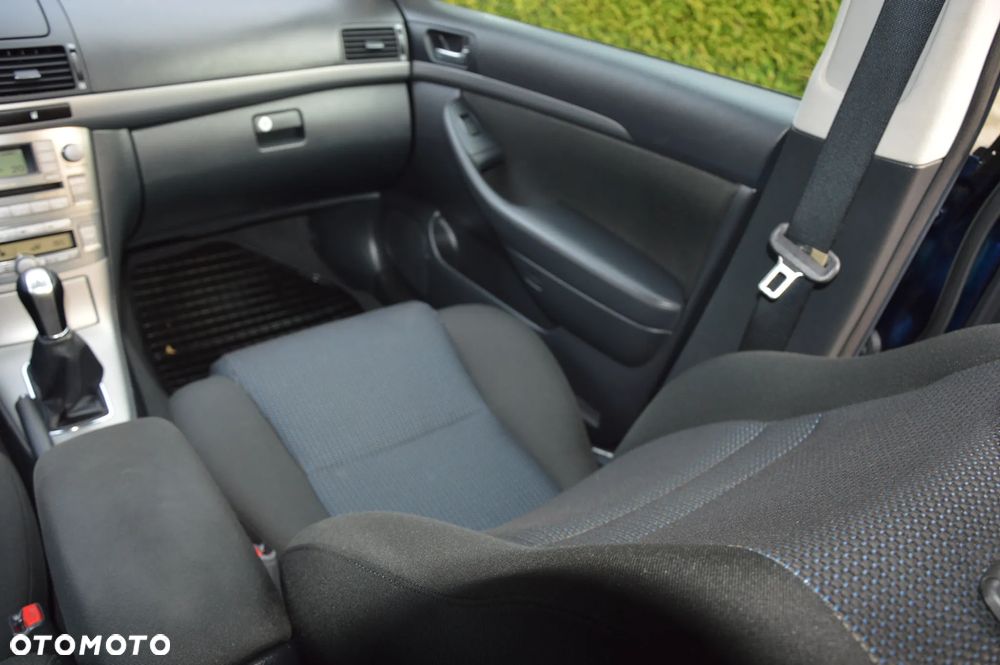 Toyota Avensis 1.8 VVT-i Sol - 16