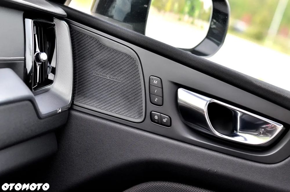 Volvo XC 60 T6 AWD Recharge Geartronic RDesign - 29