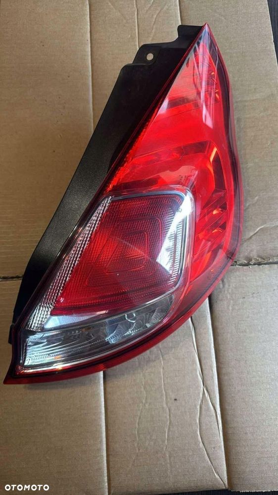 prawa tylna lampa ford fiesta mk7 lift - 1
