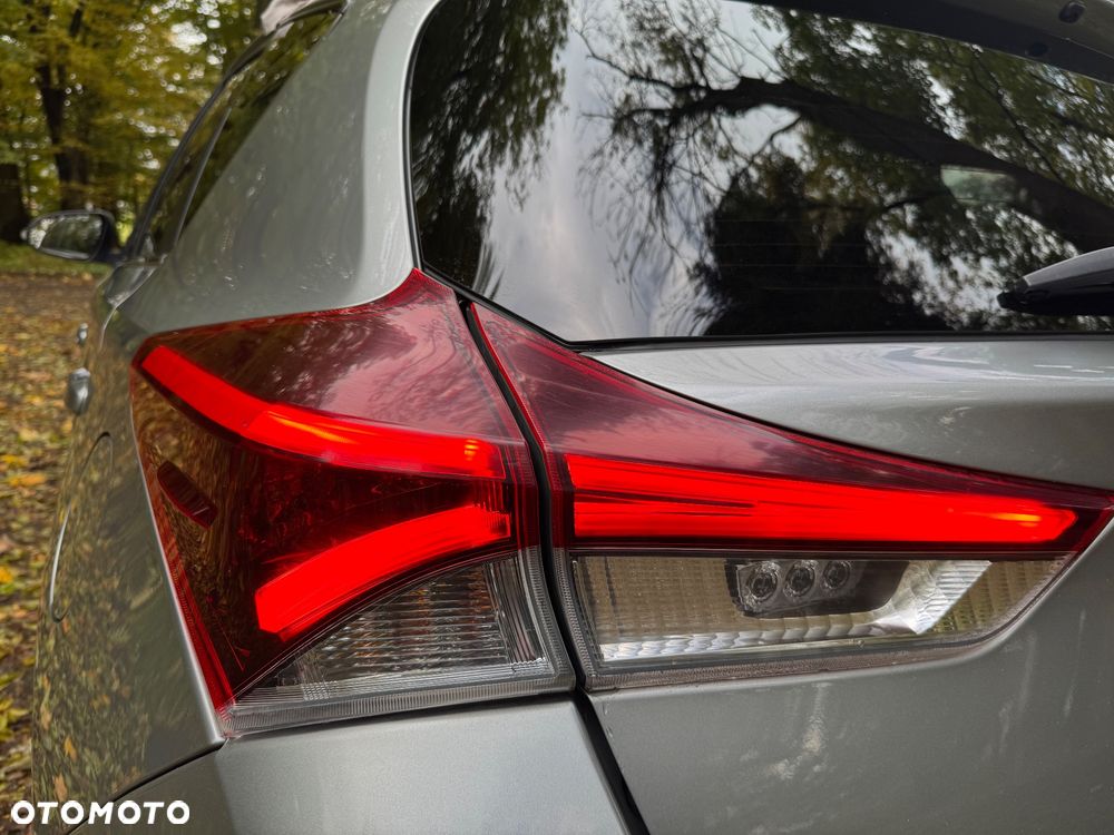 Toyota Auris 1.8 Executive - 22