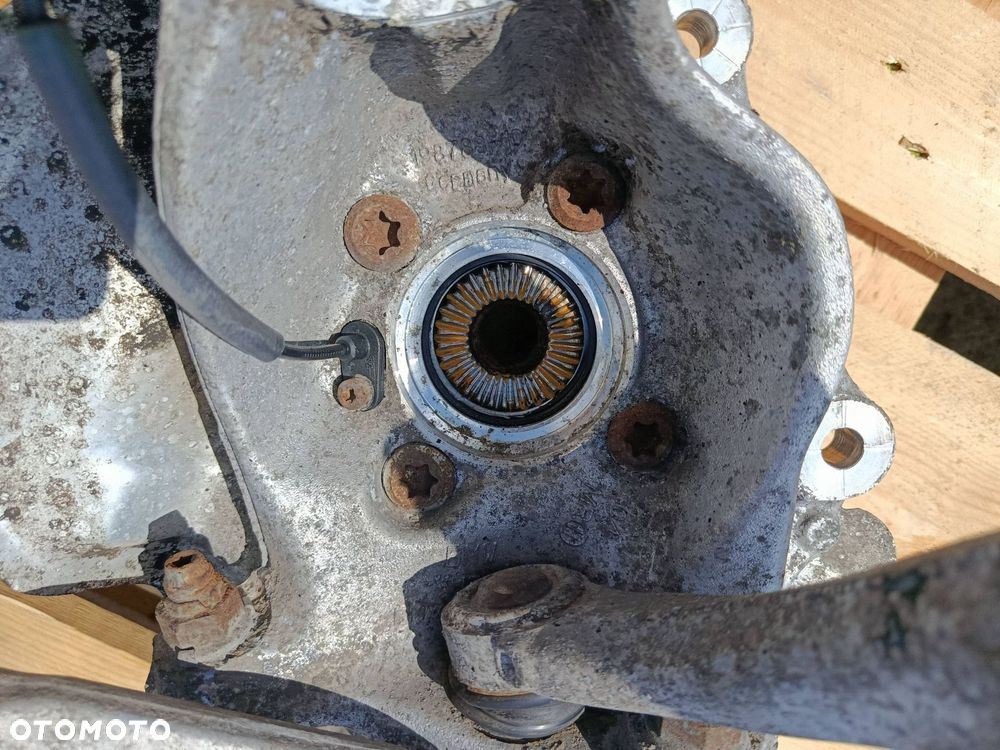 BMW F30 F31 PRAWA PRZEDNIA ZWROTNICA WAHACZ X-DRIVE 6853820 - 4