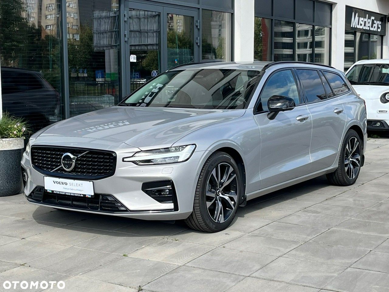 Volvo V60 B4 B DKG Plus Dark - 1