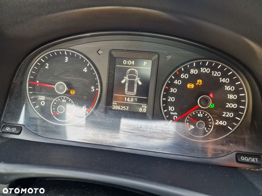 Volkswagen Touran 2.0 TDI DPF BlueMotion Technology DSG MATCH - 11