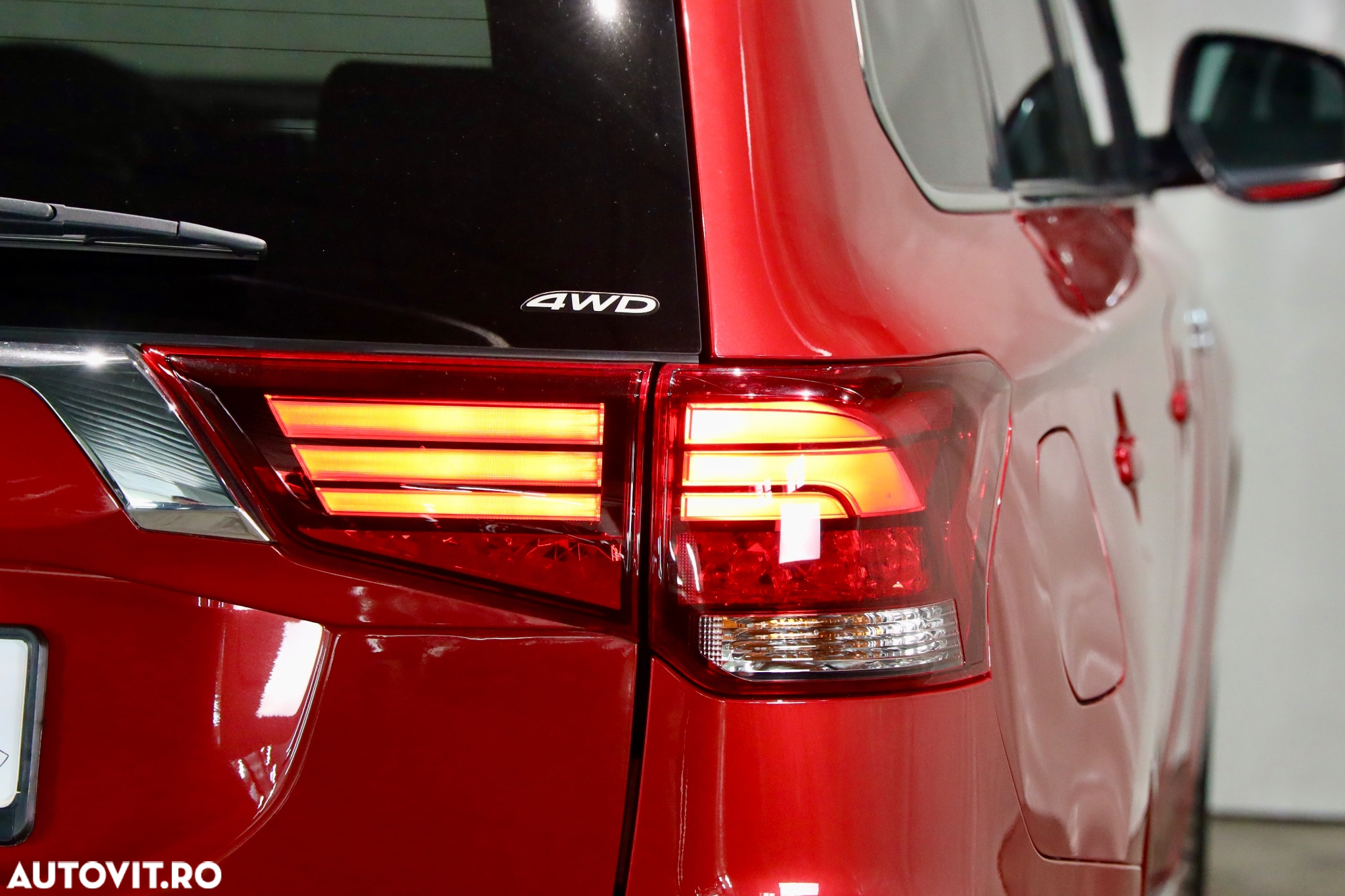 Mitsubishi Outlander 2.0 4WD Plug-In Hybrid - 32