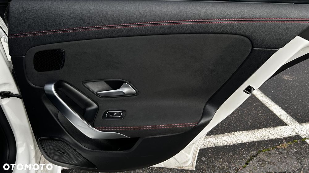 Mercedes-Benz CLA - 27