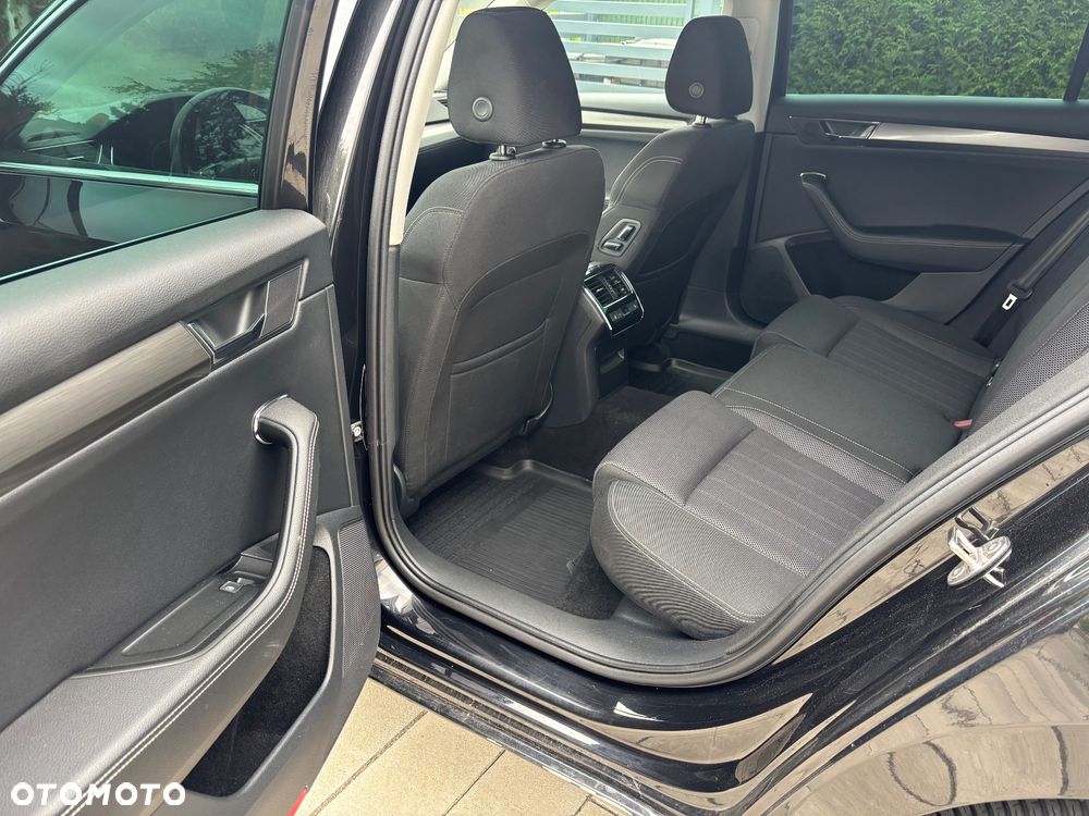 Skoda Superb 2.0 TDI SCR Style DSG - 38