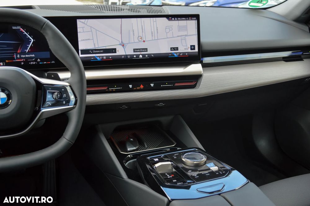 BMW Seria 5 520i AT MHEV - 38