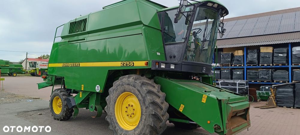 John Deere 2256 - 2