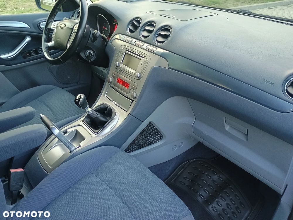 Ford Galaxy - 8