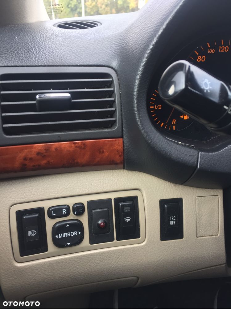Toyota Avensis - 5