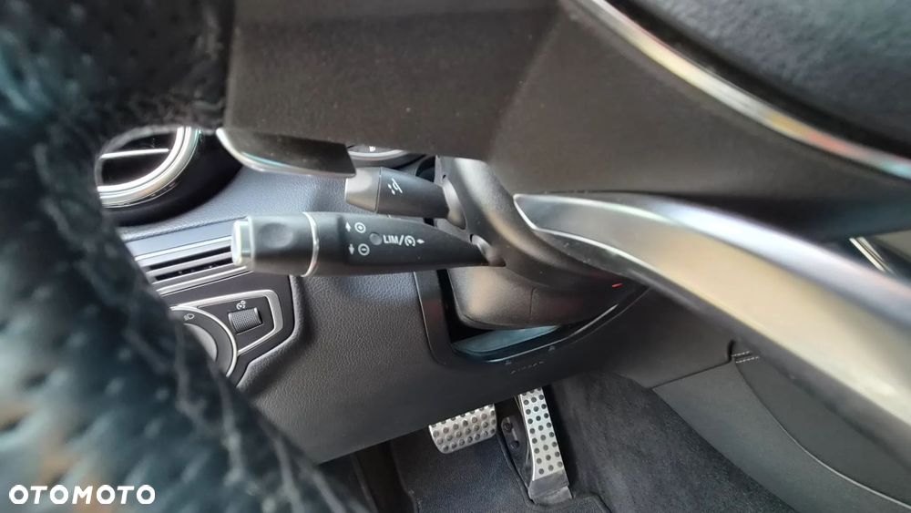 Mercedes-Benz GLC 250 4Matic 9G-TRONIC AMG Line - 13