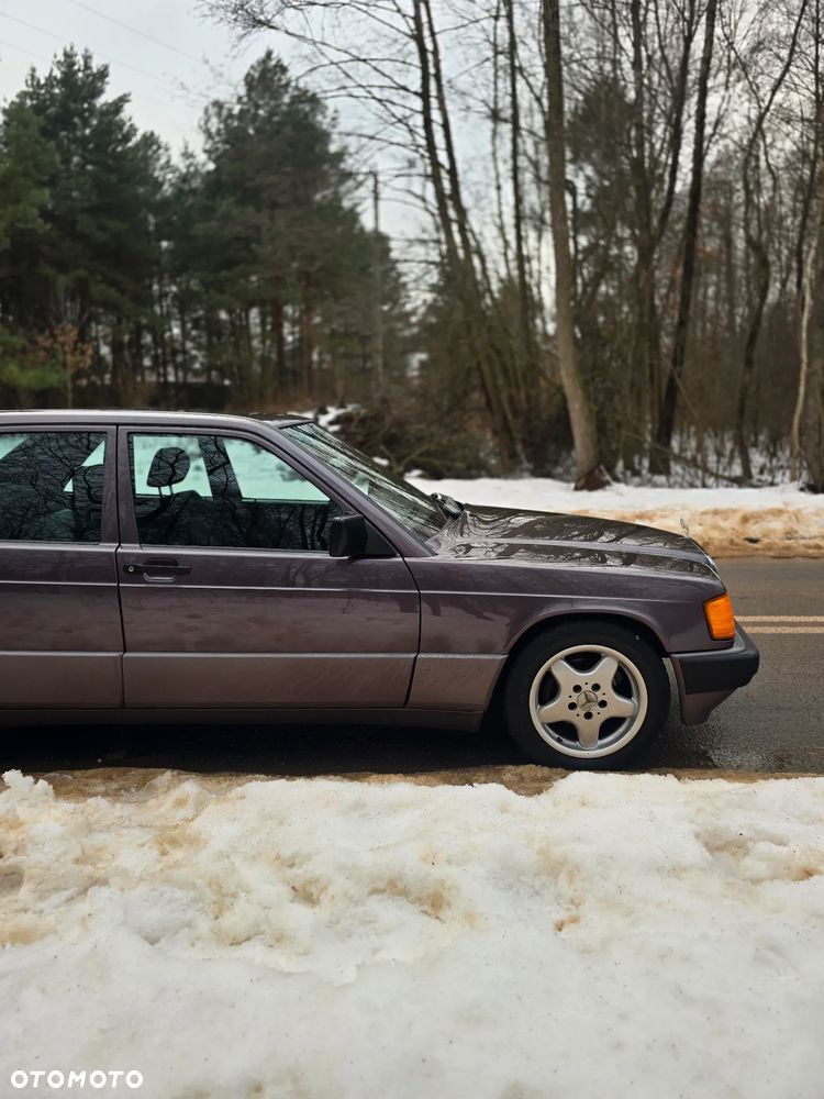 Mercedes-Benz W201 (190) - 12