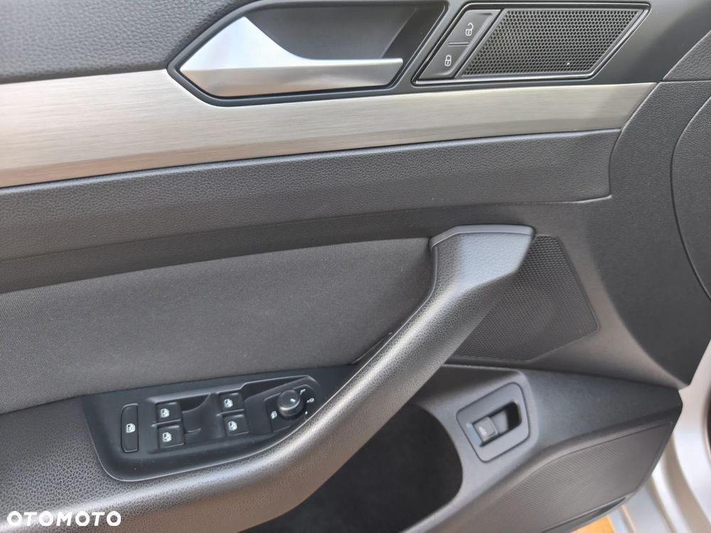Volkswagen Passat - 20