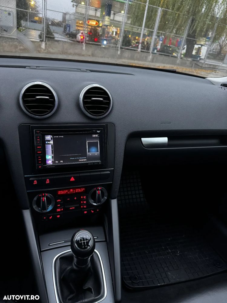 Audi A3 Sportback 1.6 TDI Ambiente - 8