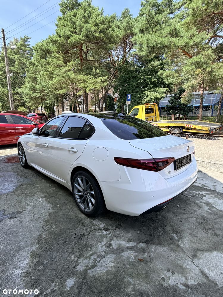 Alfa Romeo Giulia 2.0 Turbo 16V AT8 - 3