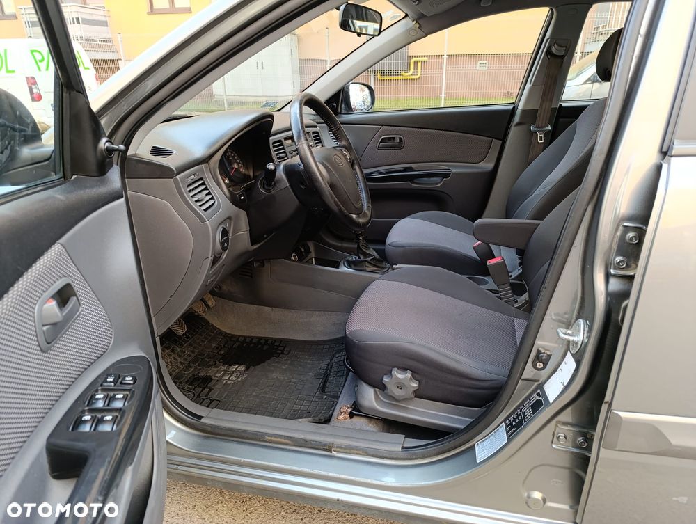 Kia Rio 1.4 Family - 7