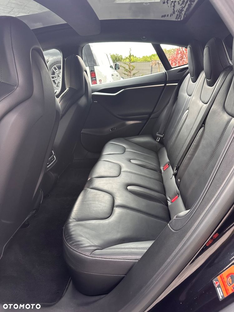 Tesla Model S - 22