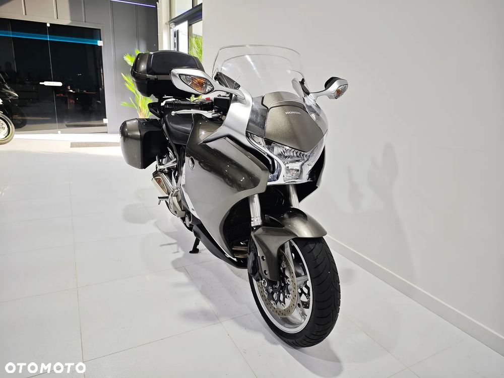 Honda VFR - 7