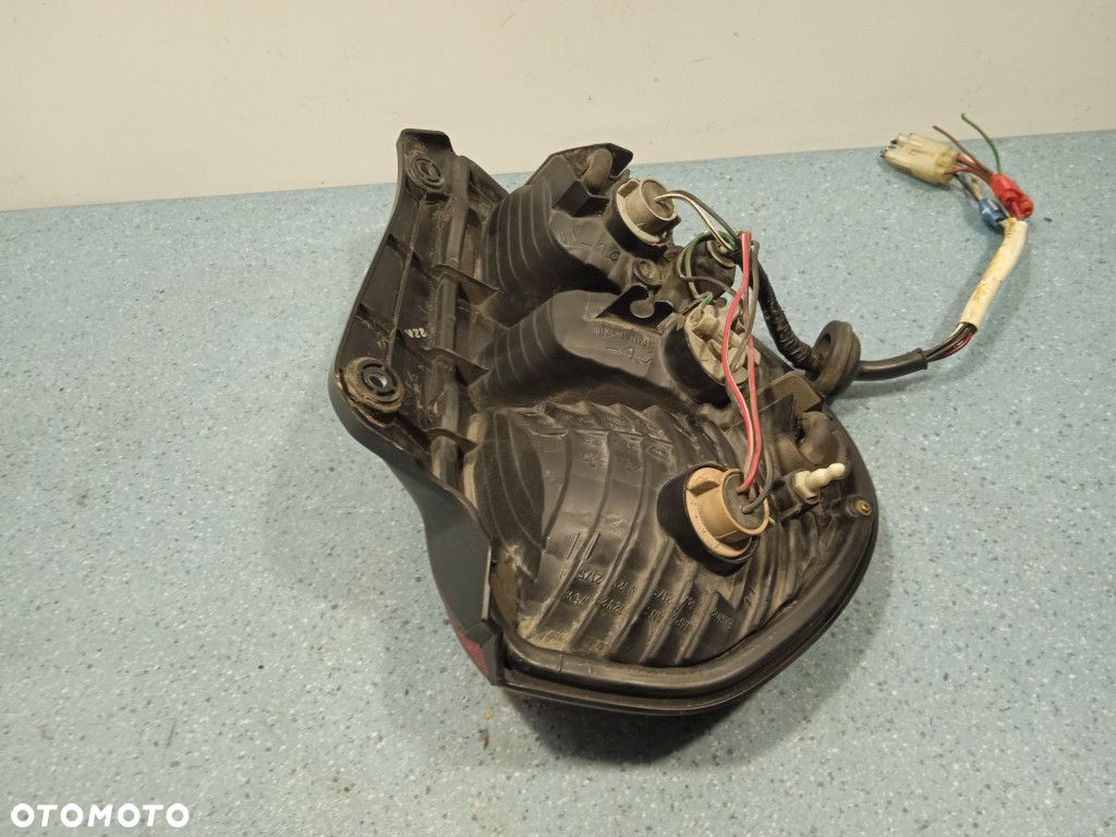 DAIHATSU SIRION I LIFT LAMPA TYŁ PRAWA ZEWNĘTRZNA - 3