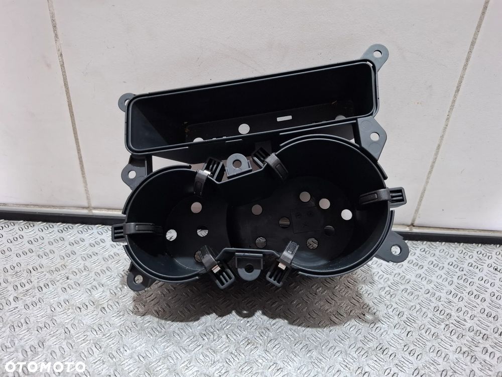 Uchwyt na kubki tunelu Audi A4 B8 2013 rok nr 8K0862533B - 1