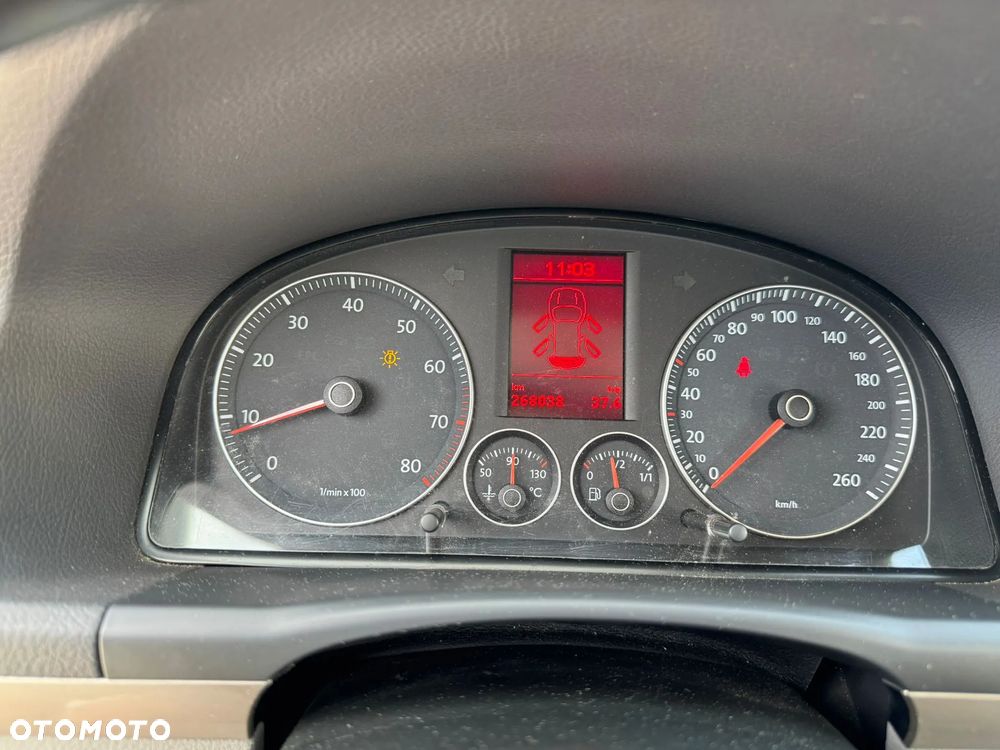 Volkswagen Touran - 20