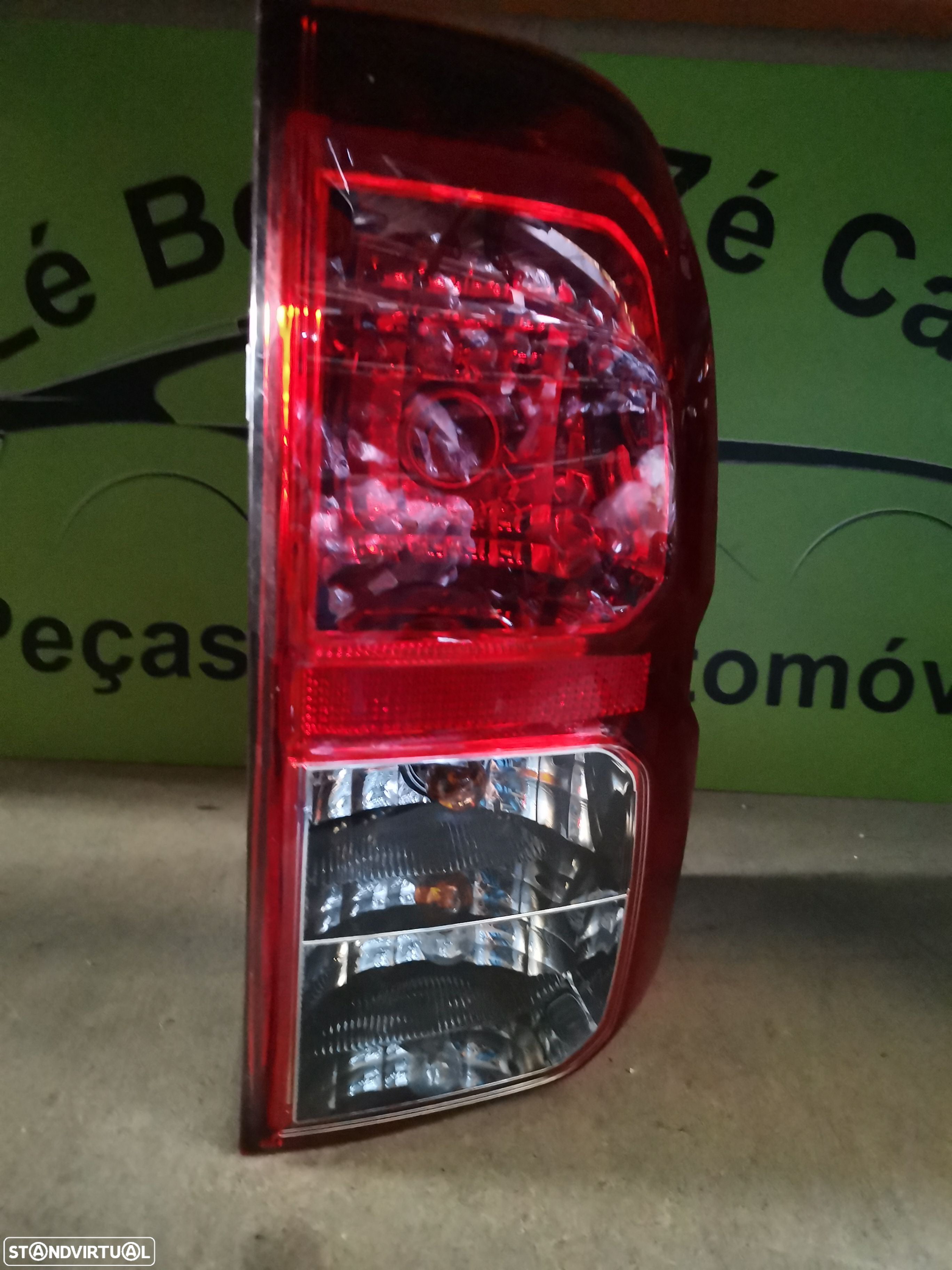 TOYOTA HILUX FAROLIM DIREITO - FT330 - 5