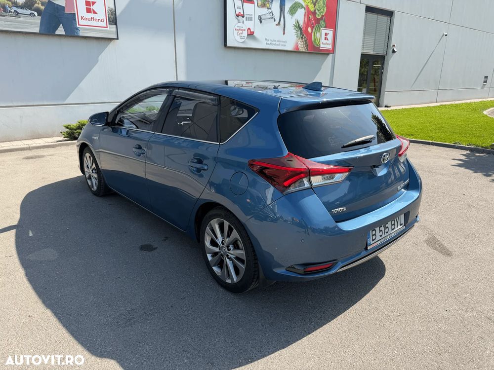 Toyota Auris 1.8 L VVT-i HSD Sol + - 8