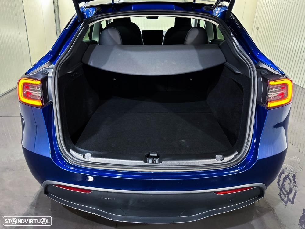 Tesla Model Y Long Range Dual Motor AWD - 33