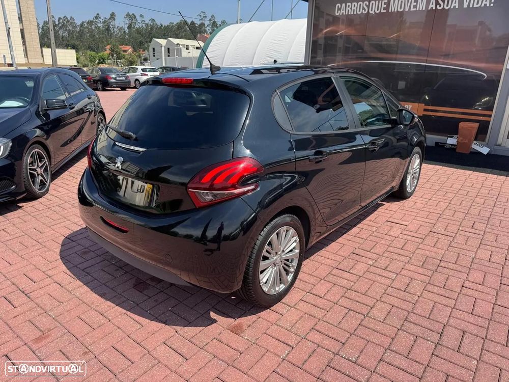 Peugeot 208 - 36