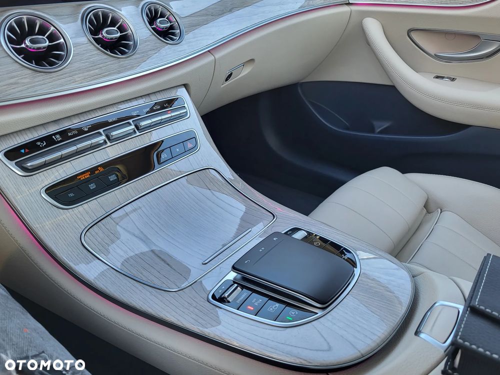Mercedes-Benz Klasa E 200 4Matic 9G-TRONIC Avantgarde - 19