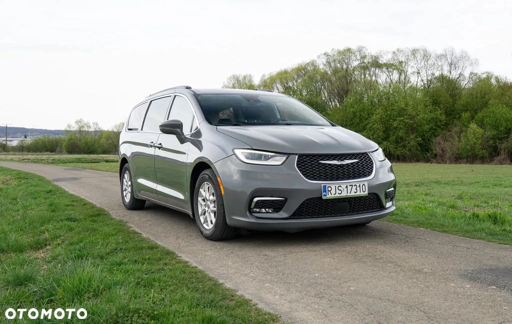 Chrysler Pacifica - 2