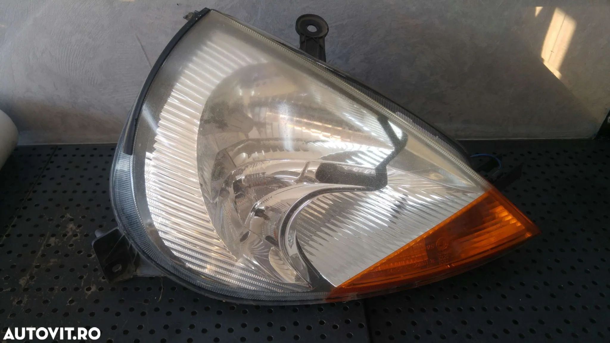 Far dreapta ford ka rb 97kg13k060ab - 1