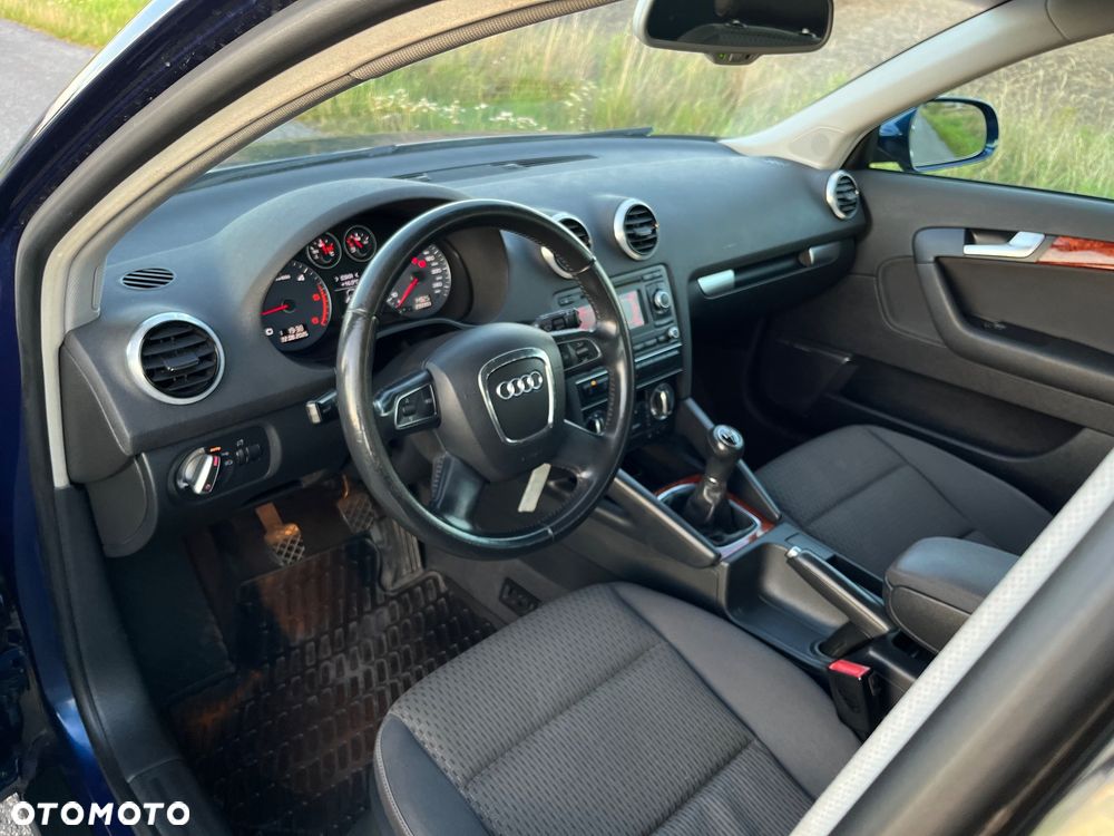 Audi A3 Sportback 2.0 TDI DPF Ambiente - 14