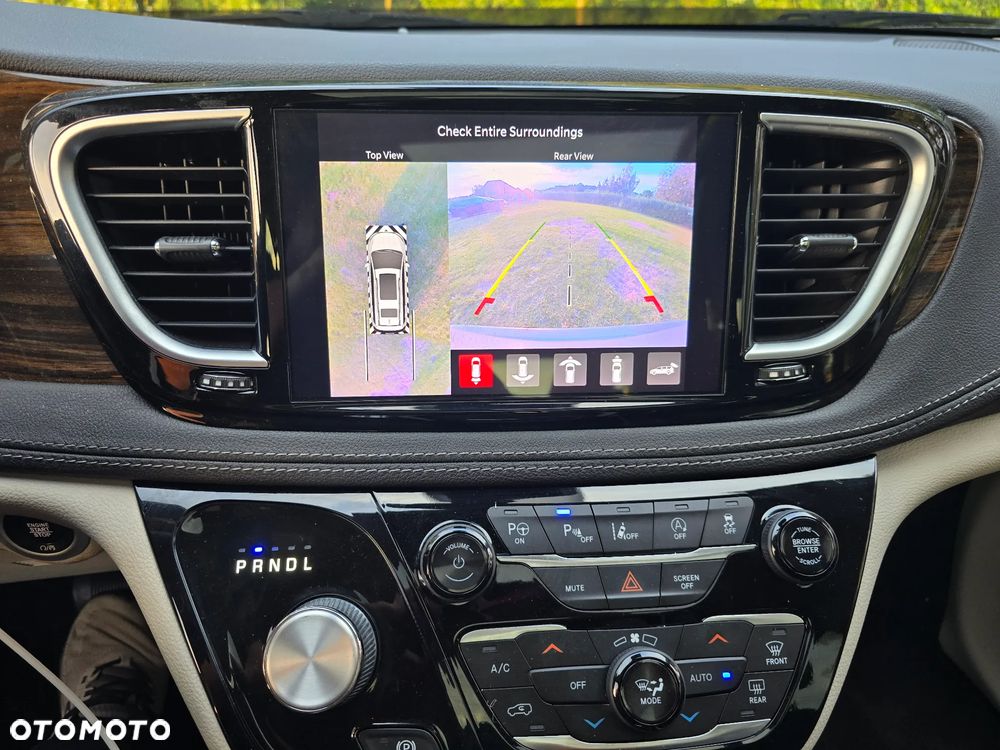 Chrysler Pacifica - 27