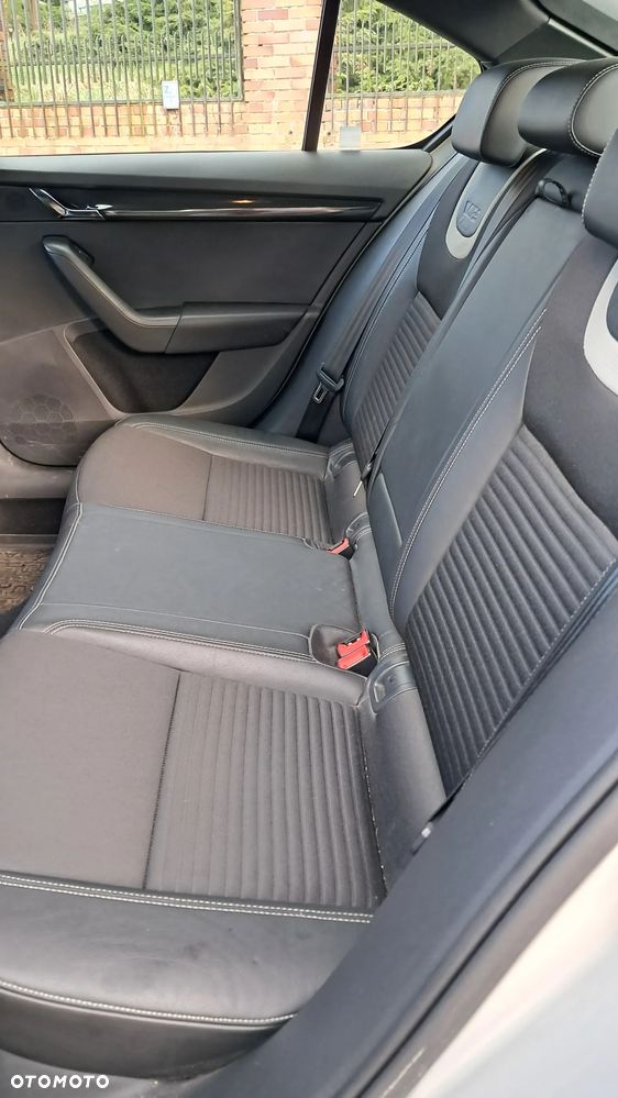 Skoda Octavia 2.0 TDI RS DSG - 6