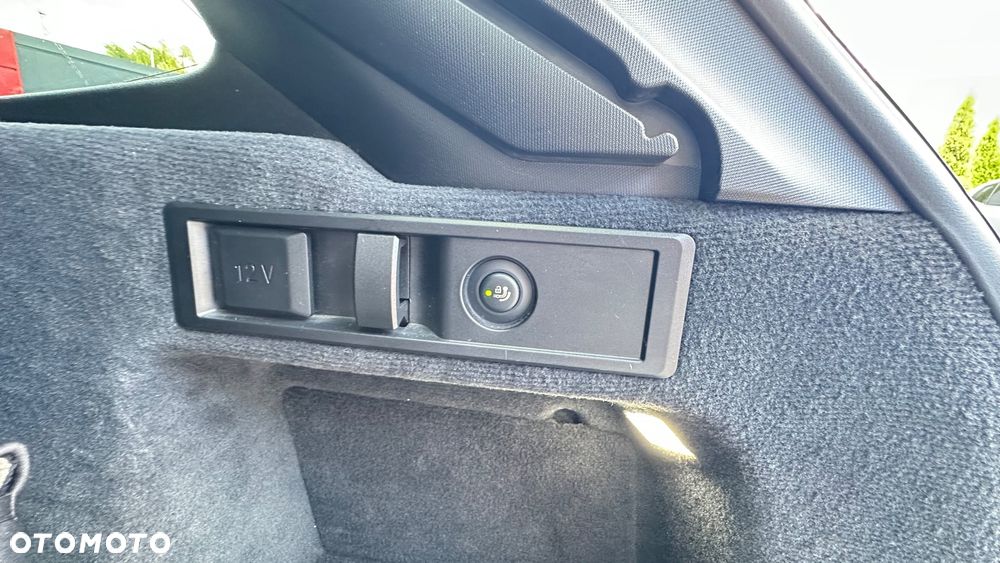 BMW Seria 3 330e M Sport - 5