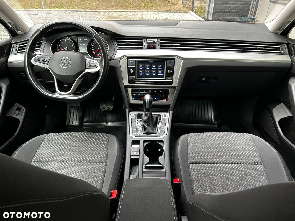 Volkswagen Passat - 12