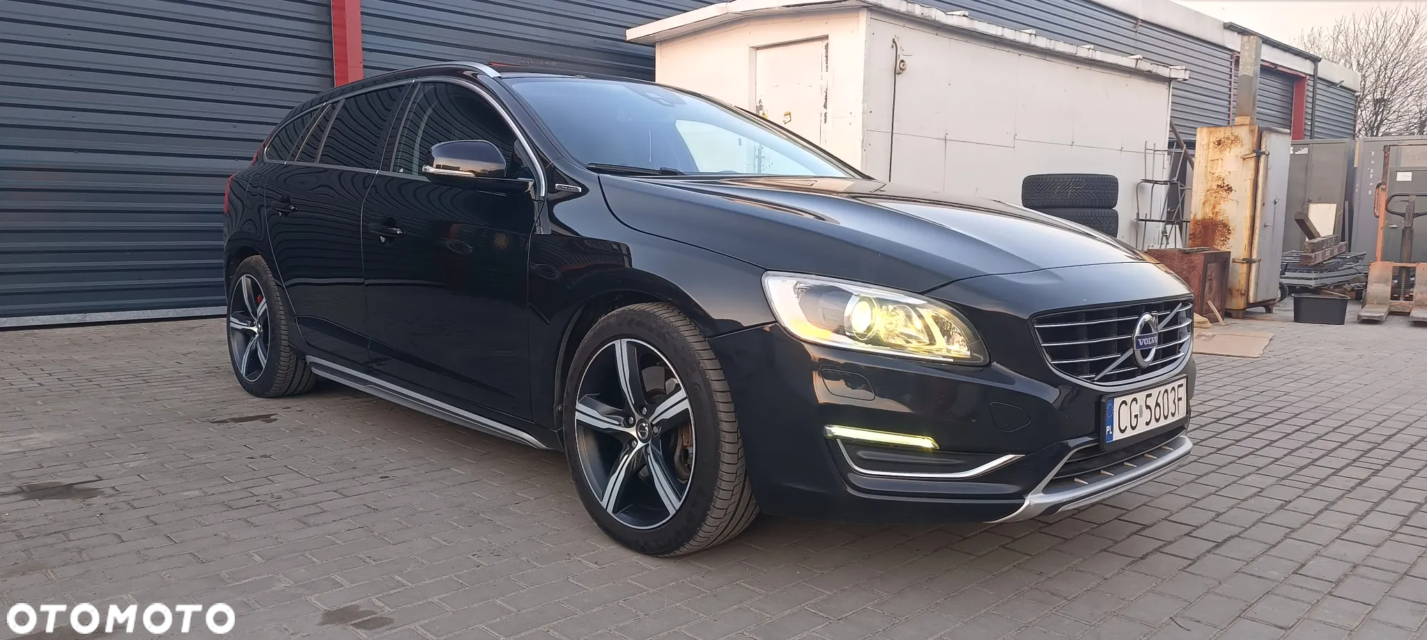 Volvo V60 D6 AWD Plug-in Hybrid Summum - 33