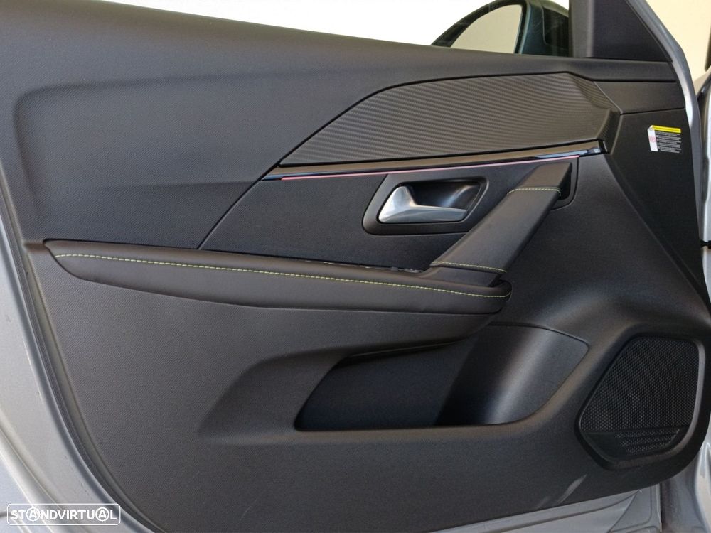 Peugeot 208 PureTech 130 EAT8 GT Pack - 33